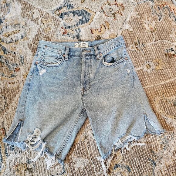 We the Free Jean shorts sz 24 with 7" inseam. Slits on sides - Picture 3 of 4